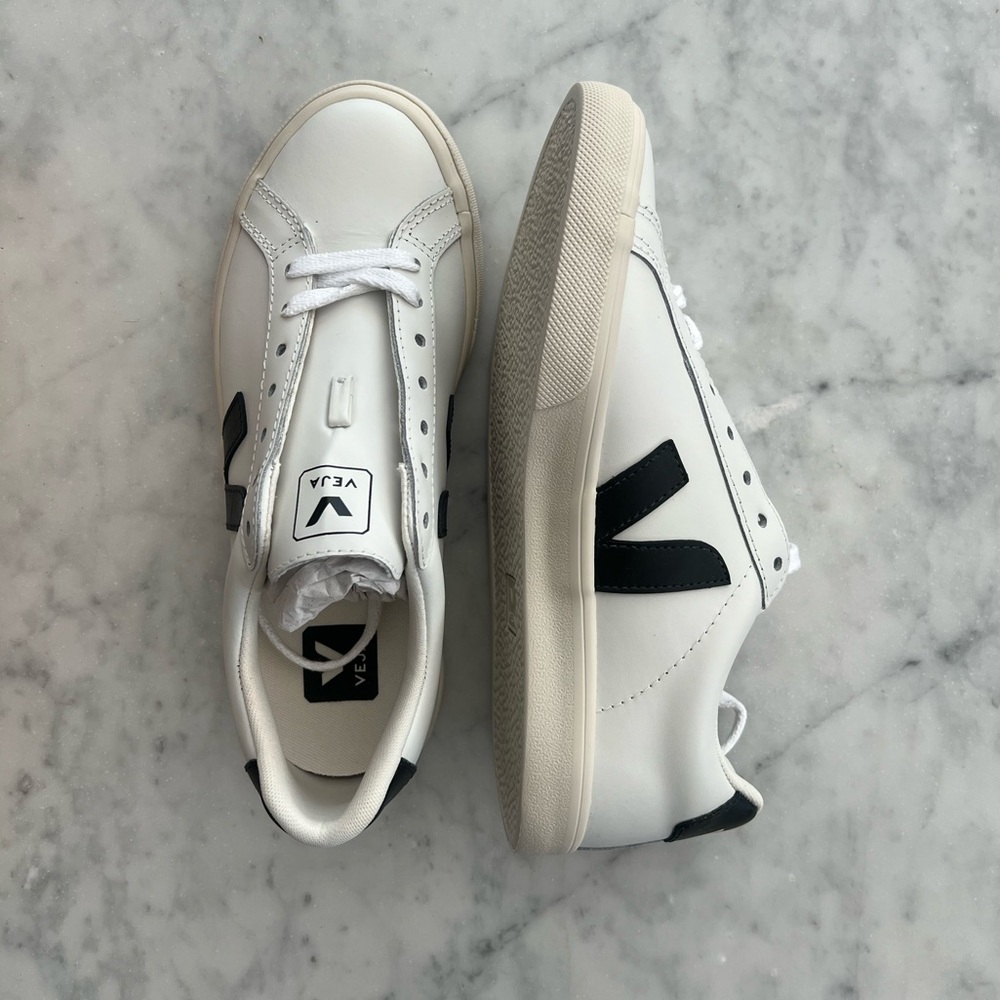 VEJA Esplar Logo Leather Sneakers (Brand New with Original Box)